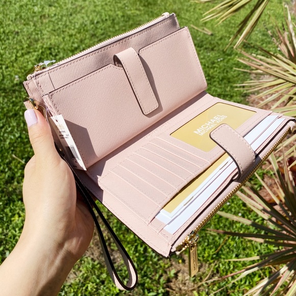 Gaby’sBags💕NWT Michael Kors double zip wristlet - Picture 10 of 10